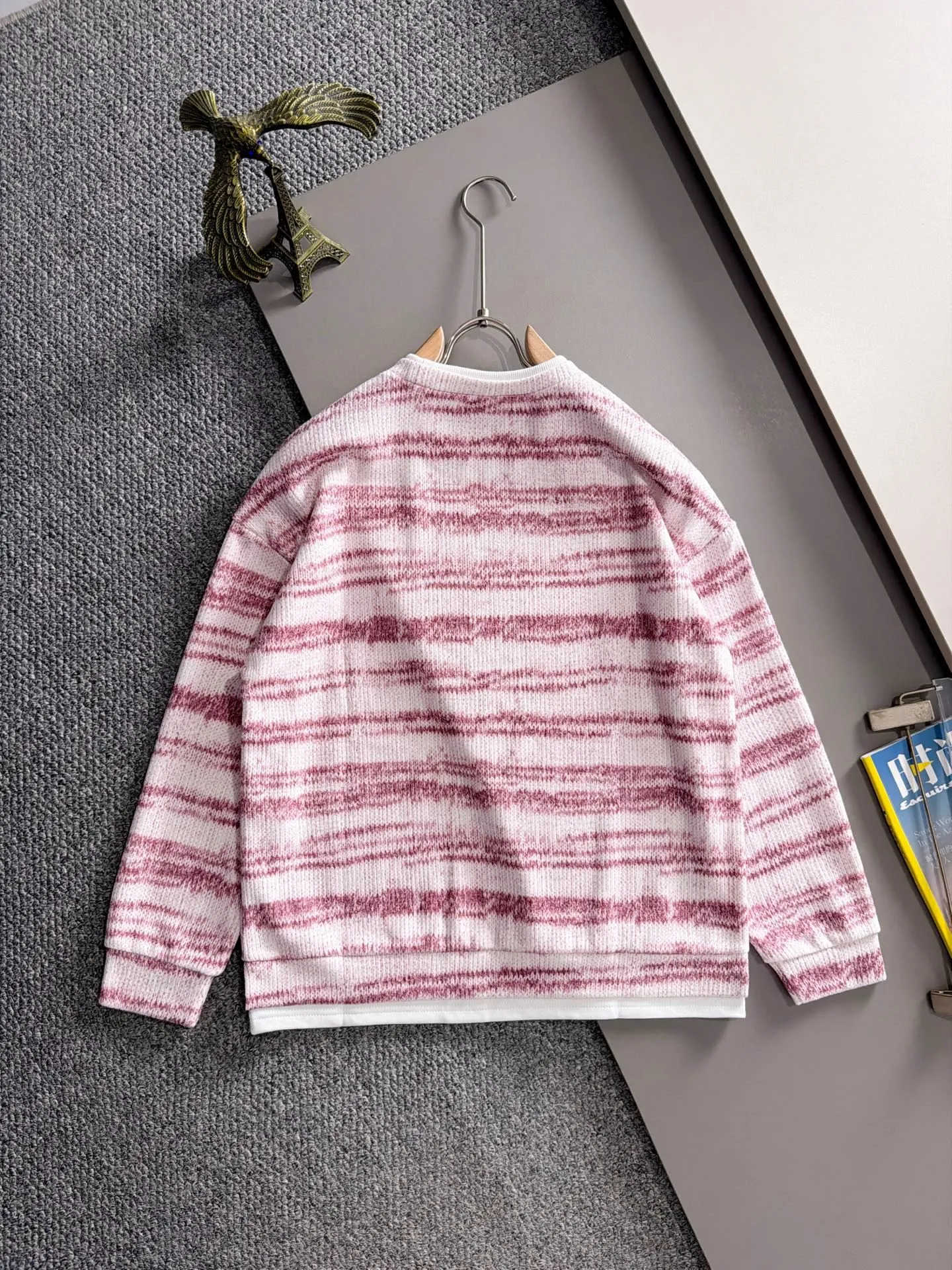Meng Mouth 2026 long-sleeved sweatshirts for men and women Same Style. Many stars have the same style, the top original version. Feel free to compare🆚The fabric is custom-dyed and lightly sprayed and distressed. The fabric, material, and details are consistent with the original version. Special cotton and linen fabrics are used. The fabric cost is extremely expensive. It is twice as expensive as pure cotton materials. We will do better at all costs. Three standards are complete. The comparison between non-market products and our fabrics is very different. We only make the top version! Size: M-3XL